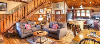 Moondance - Dog Friendly with Fenced in Yard, Phenomenal Mtn Views and Hot Tub