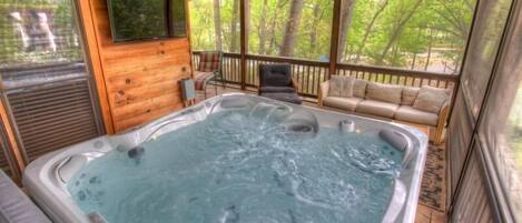 Outdoor spa tub