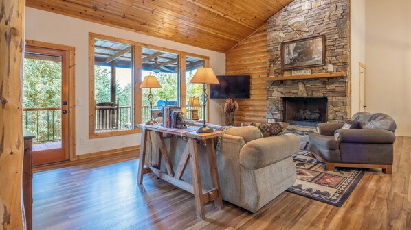 Smart TV, fireplace