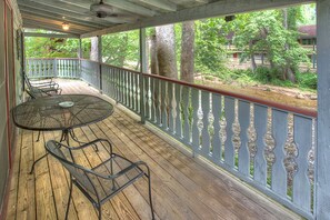 Outdoor dining - River Song-Riverfront, Hot Tub, Covered Porch, Walking Distance to Alpine Helen (Helen)