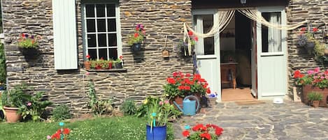 المنشأة من الخارج