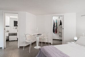 1 bedroom, in-room safe, iron/ironing board, free WiFi