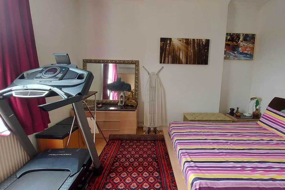 Comfort Apartment, Private Bathroom (First Floor Edwardian )