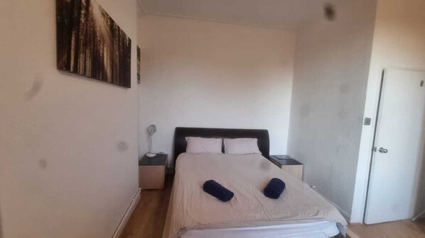 Comfort Apartment, Private Bathroom (First Floor Edwardian ) - Extra Large One Bedroom Flat With Parking (London)