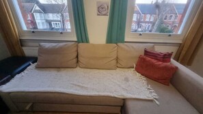 Lounge - Extra Large One Bedroom Flat With Parking (London)