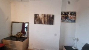 Miscellaneous - Extra Large One Bedroom Flat With Parking (London)