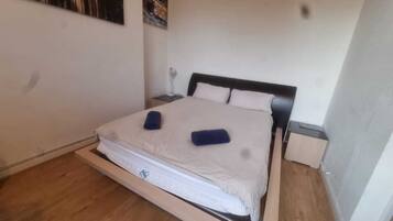 Comfort Apartment, Private Bathroom (First Floor Edwardian )