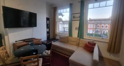 Extra Large One Bedroom Flat With Parking