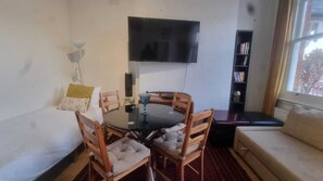 Lounge - Extra Large One Bedroom Flat With Parking (London)