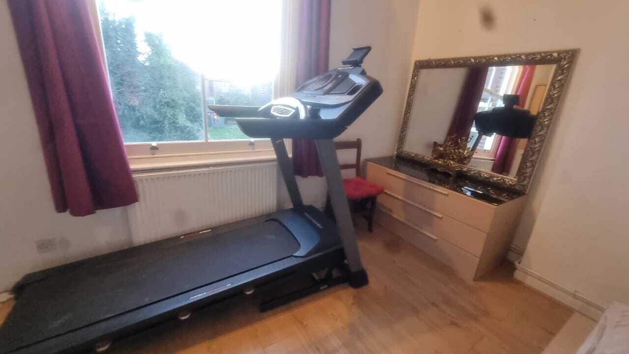 Comfort Apartment, Private Bathroom (First Floor Edwardian )