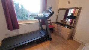 Comfort Apartment, Private Bathroom (First Floor Edwardian ) - Extra Large One Bedroom Flat With Parking (London)