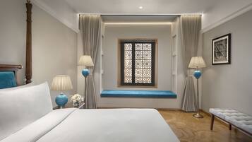 Deluxe King Room | Living area | 40-inch Smart TV with digital channels, TV