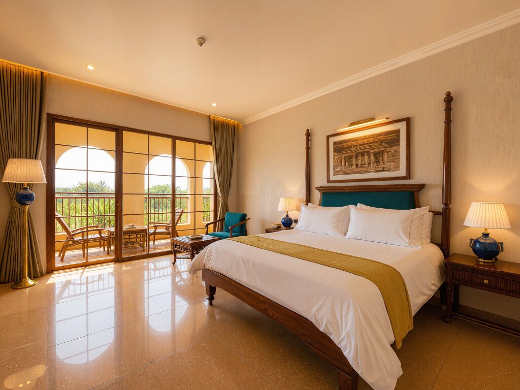 Executive Room, 1 King Bed, Balcony, Mountain View | Premium bedding, down comforters, memory foam beds, in-room safe