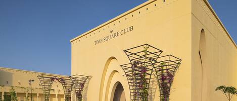 Vista frontal de la propiedad