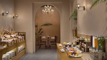Desayuno buffet todos los días (con cargo)