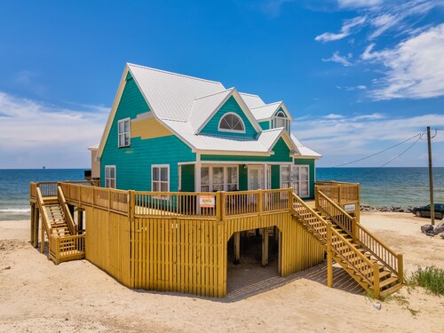 Gorgeous views, on the beach, huge deck! - The Boat House