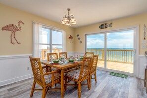 House, 4 Bedrooms | Private kitchen