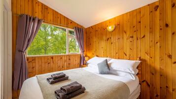 2 bedrooms, iron/ironing board, travel cot, free WiFi