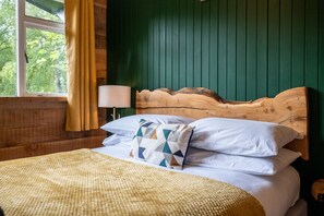 2 habitaciones, tabla de planchar con plancha y cuna de viaje 