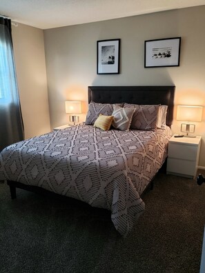 3 bedrooms, desk, iron/ironing board, WiFi - Perfectly Located Home Close to Beach W/Heated Pool (Largo)