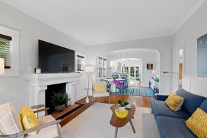 Smart TV, ping pong, books - New! Casa Biscayne, with experienced top Super Host! (West Palm Beach)