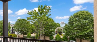 Beautiful Apartment Steps from Downtown Auburn - Pool!