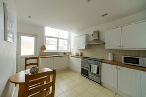 Apartamento superior, baño privado (with Private Hot Tub) | Cocina compartida