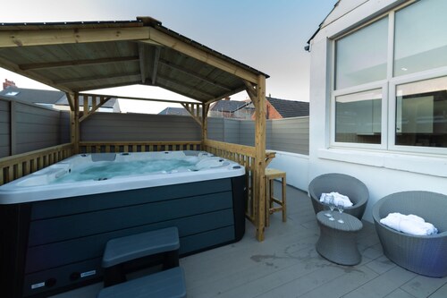 The Bells HOT TUB on Private Terrace Apartments