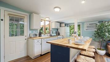 冰箱、微波炉、烤箱、炉灶