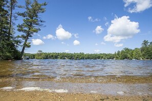 Beach - Cozy cottage with private HOT TUB, lake access, Gunstock mountain & fire pit (Gilmanton)