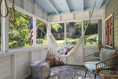 Cozy cottage with private HOT TUB, lake access, Gunstock mountain & fire pit