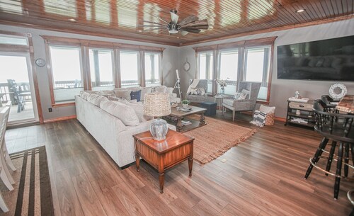 Fun on Sargent Beach in this Fabulous Vacation Home!