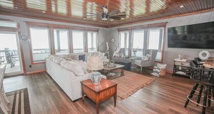 Fun on Sargent Beach in this Fabulous Vacation Home!