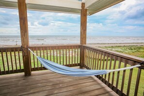 Property grounds - Fun on Sargent Beach in this Fabulous Vacation Home! (Sargent)