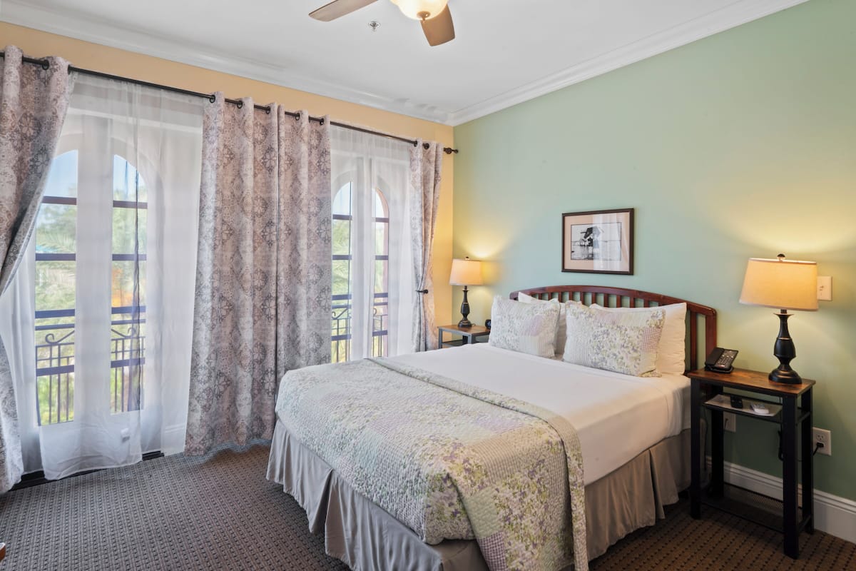Traditional Room, 1 Queen Bed | Hypo-allergenic bedding, blackout drapes, iron/ironing board, free WiFi