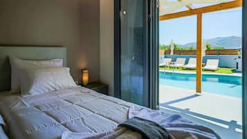 Villa | Egyptian cotton sheets, premium bedding, individually decorated