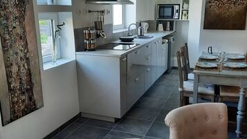 Refrigerador, microondas, parrilla de estufa y lavavajillas