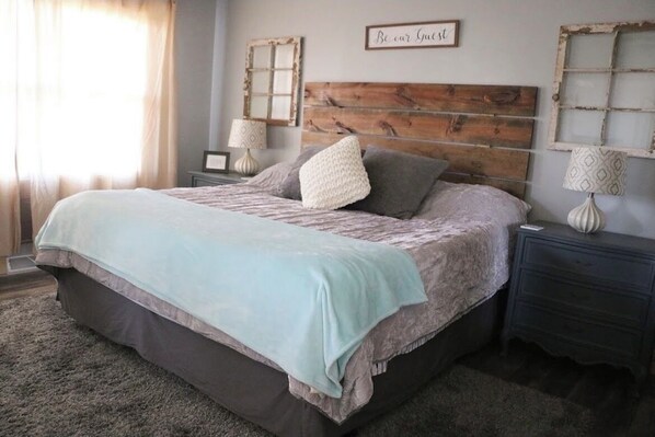 4 bedrooms, desk, iron/ironing board, travel cot