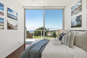 3 bedrooms, iron/ironing board, free WiFi, bed sheets - @ Marbella Lane - Cozy and Eccentric Design Home (Pacifica)