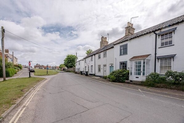A quiet street lined with white buildings, a stop sign, and a clear sky. - The Bolt Hole, Southwold (Southwold)