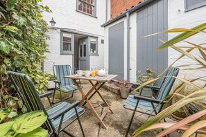 Outdoor dining - The Bolt Hole, Southwold (Southwold)