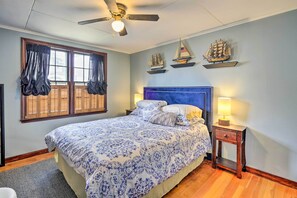3 bedrooms, iron/ironing board, bed sheets - Point Pleasant Abode w/ Lagoon & Boat Dock! (Point Pleasant)