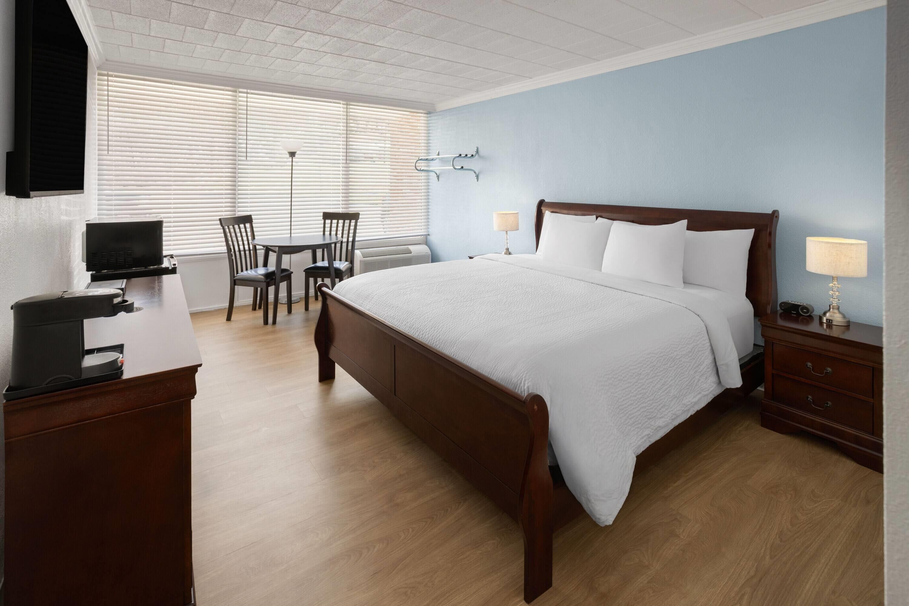 Room, 1 King Bed, Non Smoking | Down comforters, Tempur-Pedic beds, laptop workspace, iron/ironing board