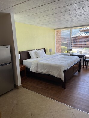 Familie-enkeltrom | Dundyner, Tempur-Pedic-senger og skrivebord for bærbar PC