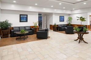Lobby - Ramada by Wyndham Butler/Tesla Biohealing Resort (Butler)