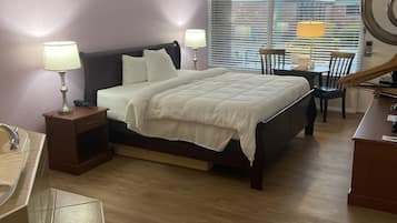 Phòng Exclusive, 1 giường cỡ king, bồn tắm thủy lực, khu vực sân vườn | Chăn bông, nệm Tempur-Pedic, bàn ủi/dụng cụ ủi quần áo, nôi/cũi di động
