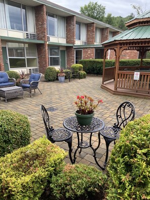 Dundyner, Tempur-Pedic-senger og skrivebord for bærbar PC