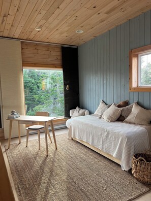 3 bedrooms, desk, travel cot, free WiFi