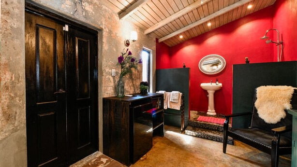 Unclassified image, 1 of 6, button - Gypsy private room at Bed & Breakfast, Mammaloe's Aruba (Santa Cruz)