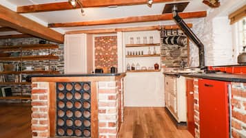 Cottage | Private kitchen | Fridge, electric kettle, toaster, cookware/dishes/utensils